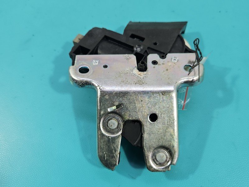 Zamek klapy tył 4F5827505D Vw Passat B6 sedan Volkswagen, Europejska, SEDAN