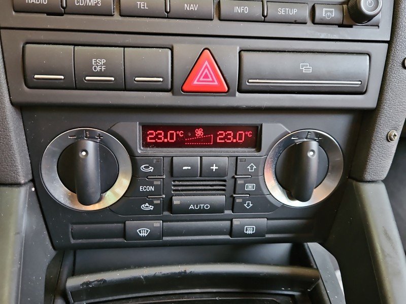 Konsola panel nawiewu Audi A3 8P 8P0820043AG, A2C53242446 Konsola panel nawiewu Audi A3 8P 8P0820043AG, A2C53242446