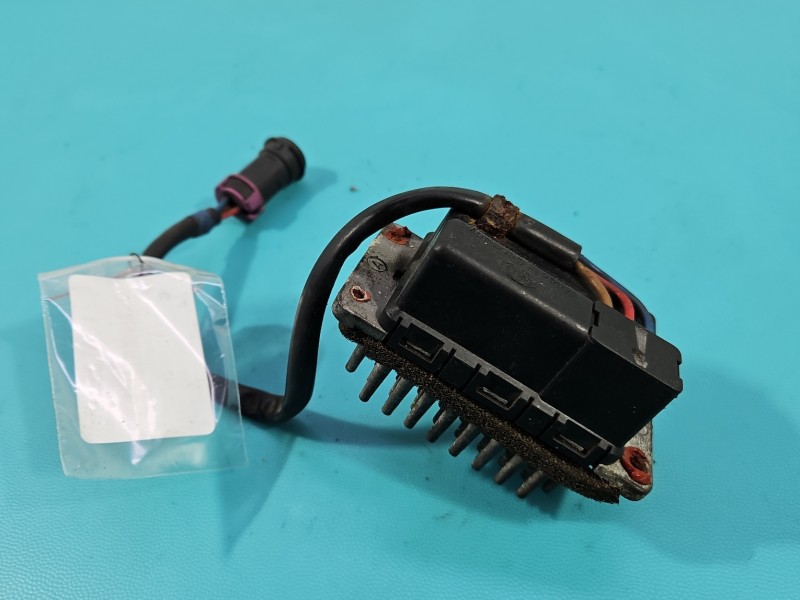 Opornik rezystor Audi A8 D2 4D0820521A