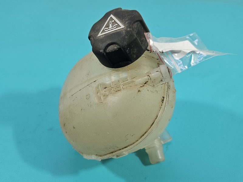 Zbiorniczek Zbiornik wyrównawczy Opel Corsa F 1.2 12V wiel (10XKDU)