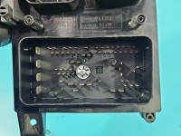 Skrzynka bezpieczników Opel Zafira B 13206754