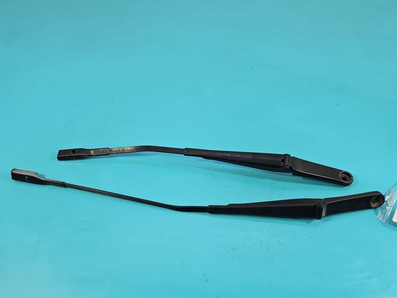 Ramie wycieraczki przód komplet lewe prawe Audi A4 B9 8W1955408