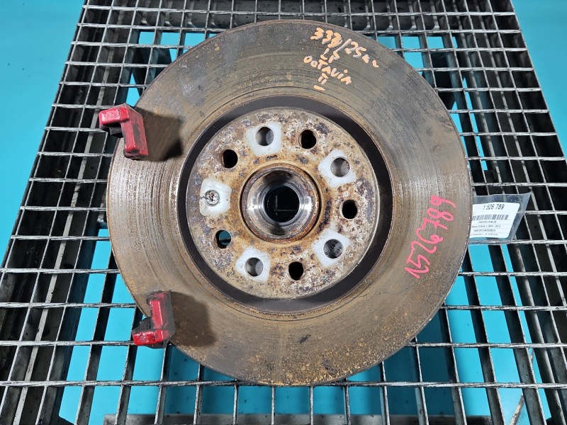 Zwrotnica lewa piasta przód 2.0 TDI Skoda Octavia II