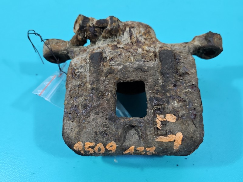 Zacisk tył lewy Opel Monterey 3.2 24V HB