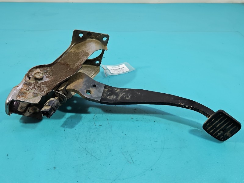 Pedał pedały Isuzu D-Max II 11-19 hamulca sprzęgła