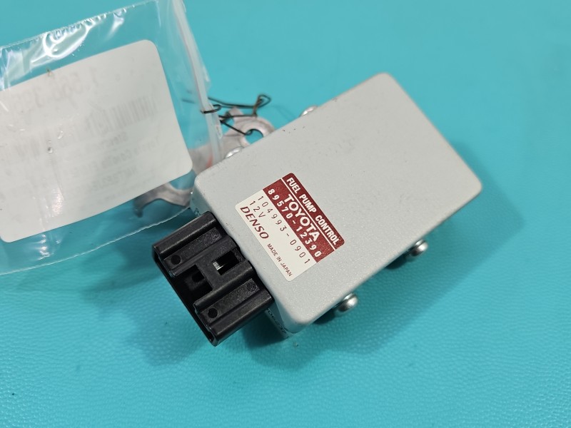 Sterownik moduł TOYOTA, pompy paliwa Toyota Corolla E16 E18 13- 89570-12390, 104993-0901