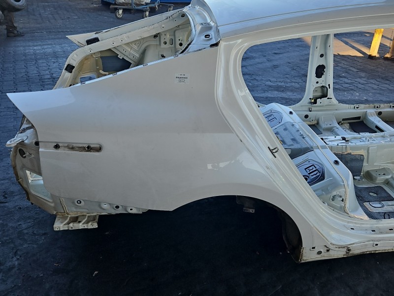 Błotnik tył prawy Kia Stinger SNOW WHITE PEARL ćwiartka