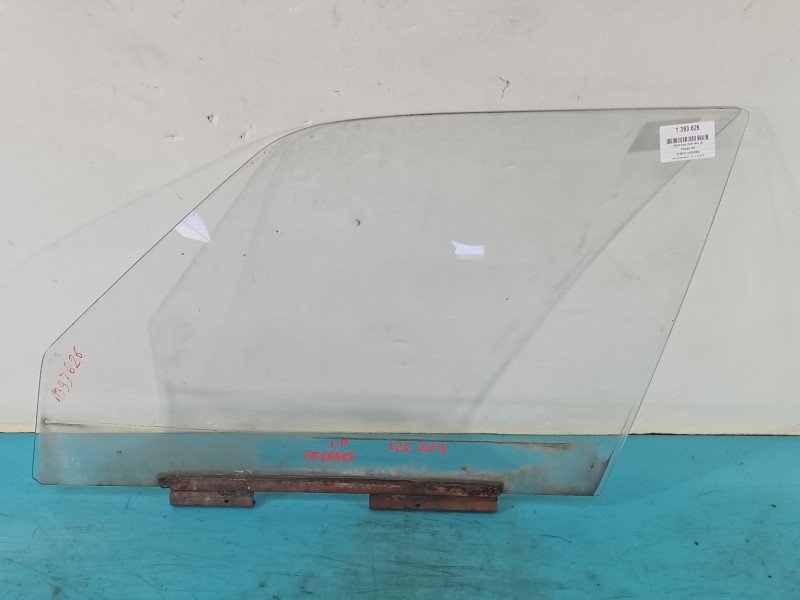 Szyba drzwi przód lewa Peugeot 305 kombi