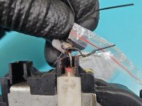 Zamek przód lewy Renault Modus EUROPA uszkodzony pancerz linki. 4pin