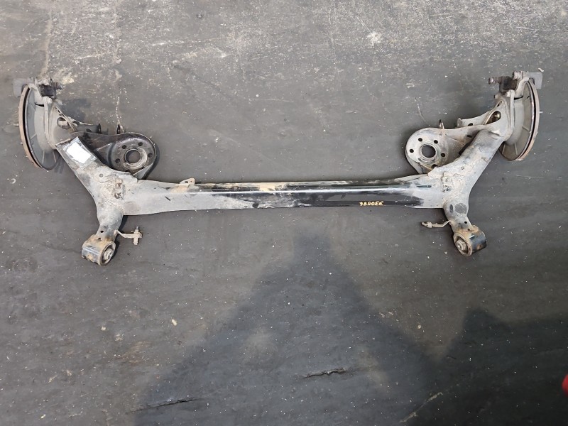 Tylna belka oś tył Toyota Auris I 1.6 VVTI