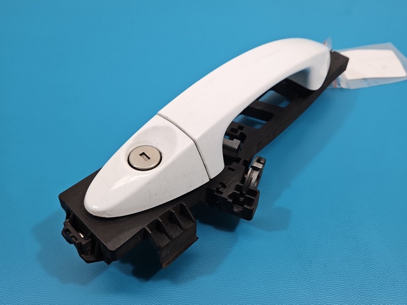 Klamka przód lewa zewnętrzna Ford Fiesta Mk7