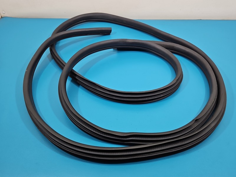 Uszczelka drzwi przód prawa Opel Movano III