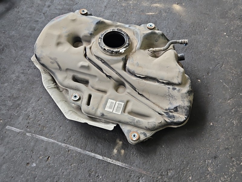 Zbiornik paliwa bak Toyota C-HR I 16-23 2.0 16V 77001-F4100, 77100-F4140
