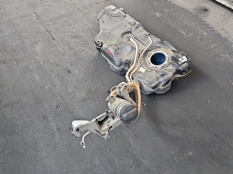 Zbiornik paliwa bak Skoda Fabia IV 1.0 TSI Dusa 2Q0201021
