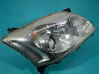 Reflektor prawy lampa przód Toyota Avensis II T25 EUROPA