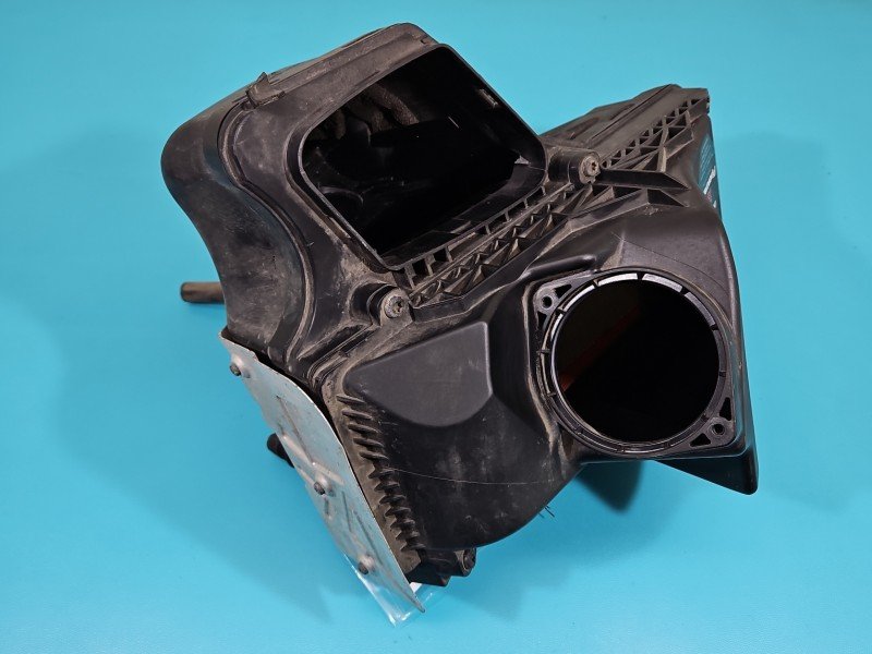 Obudowa filtra powietrza Audi A5 8T 8R0133837S, 8R0133843K 2.0 TFSI (Cdn) Obudowa filtra powietrza Audi A5 8T 8R0133837S, 8R0133843K 2.0 TFSI (Cdn)