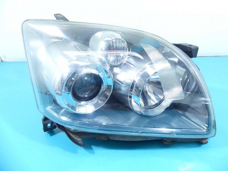 Reflektor prawy lampa przód Toyota Avensis II T25 EUROPA