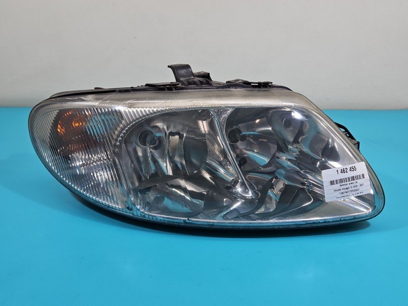 Reflektor prawy lampa przód Chrysler Voyager IV EUROPA Reflektor prawy lampa przód Chrysler Voyager IV EUROPA