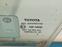 Szyba drzwi przód lewa Toyota Auris II HB