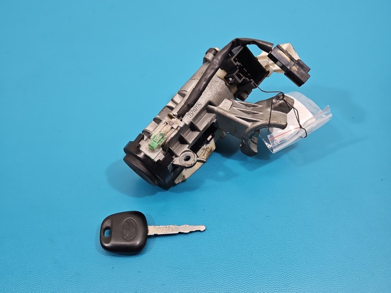 Stacyjka KLUCZYK WKŁADKA Toyota Corolla E11 45020-05-2