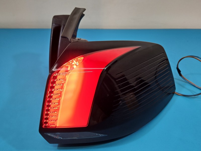 Lampa tył prawa błotnika Peugeot 5008 II 17-24 HB EUROPA 9811028180, 81570201