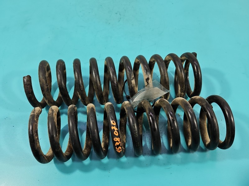 Sprężyny tył komplet Mercedes 124 sedan