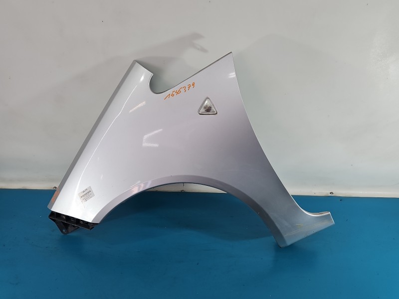 Błotnik przód lewy Mitsubishi Colt Z30 VI 04- srebrny 16H