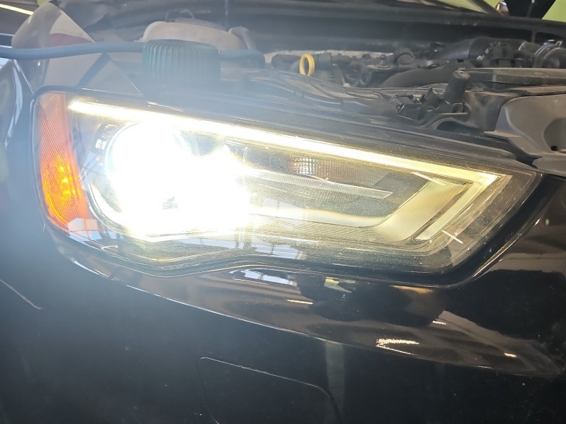 Reflektor prawy lampa przód Audi A3 8V EUROPA 8V0941006B