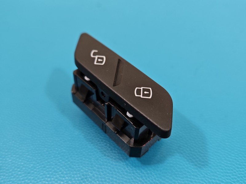 Przełącznik zamka centralnego BMW iX1 U11 5A141C1