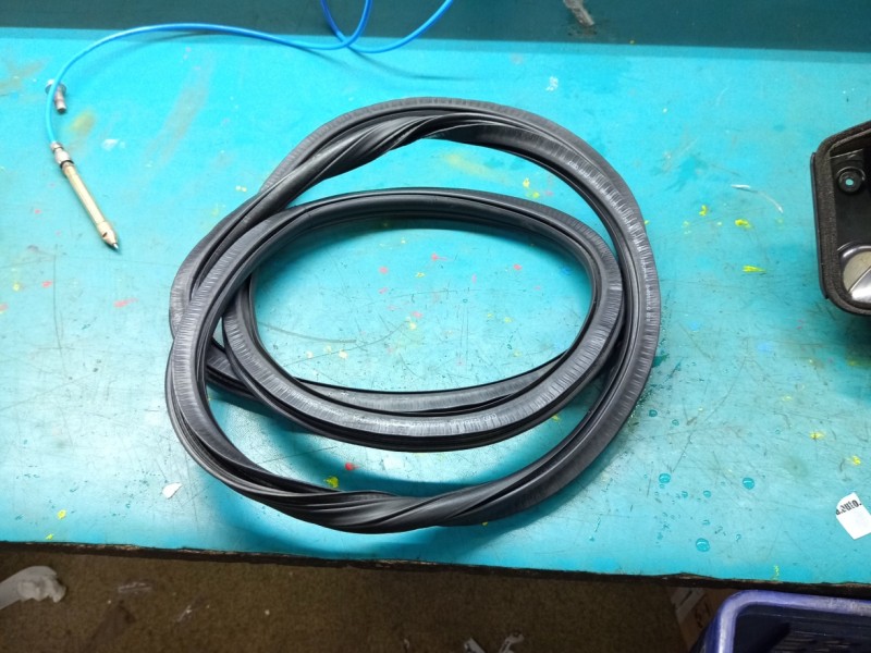 Uszczelka drzwi przód lewa Audi A4 B9