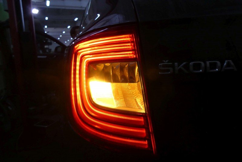 Lampa tył lewa Skoda Superb II kombi