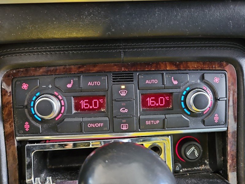Konsola panel nawiewu Audi A8 D3 4E0820043G, 4E0910043B Konsola panel nawiewu Audi A8 D3 4E0820043G, 4E0910043B