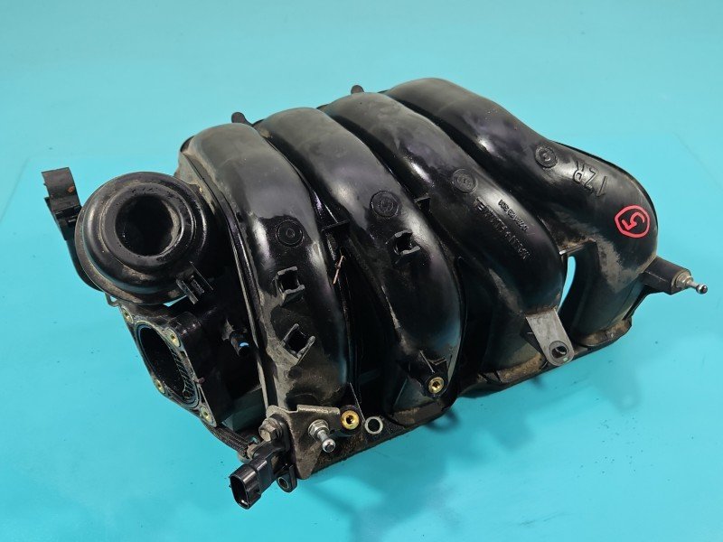 Kolektor ssący Toyota Auris II 1028189S01 1.6 16V Kolektor ssący Toyota Auris II 1028189S01 1.6 16V
