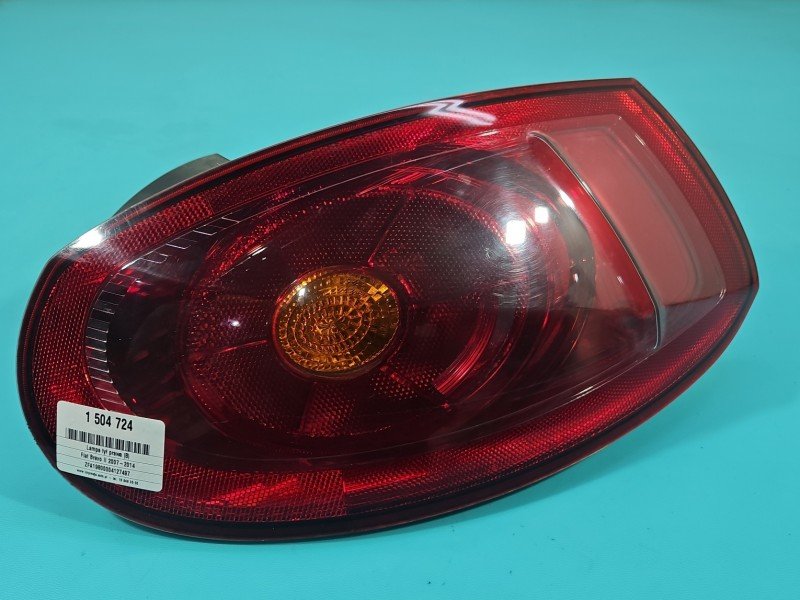 Lampa tył prawa Producent części: FIAT, pęknięte mocowanie / Z LISTWĄ ŻARÓWKOWĄ / 07-14 Fiat Bravo II HB