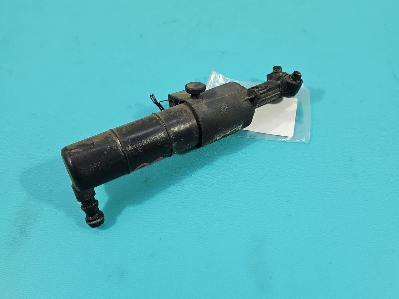 Spryskiwacz reflektora prawy Mercedes W212 A2128600047