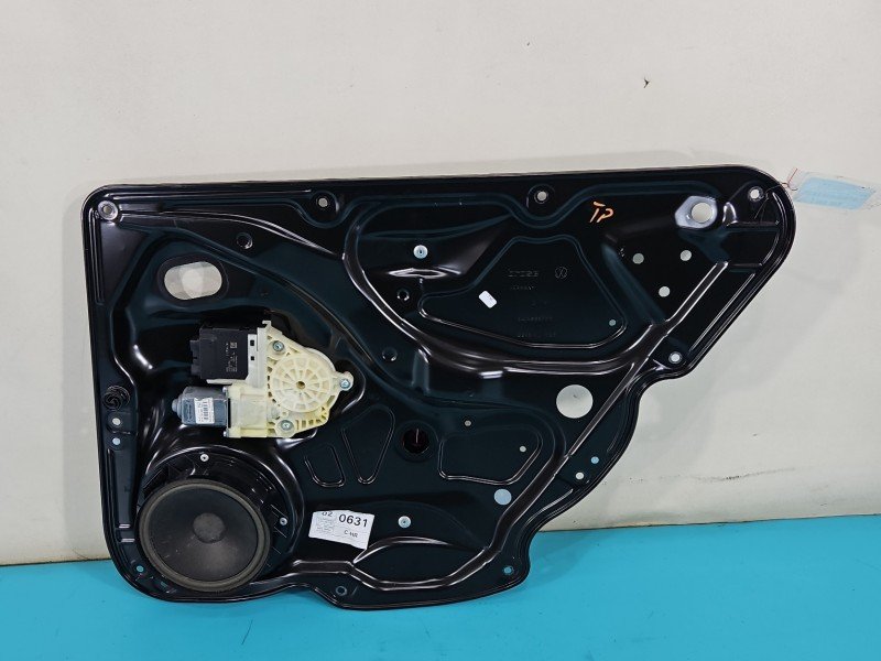 Podnośnik tył prawy Vw Passat B7 3AA839756, 3AA959704A, 3AA959794 sedan Podnośnik tył prawy Vw Passat B7 3AA839756, 3AA959704A, 3AA959794 sedan