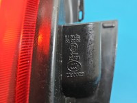 Lampa tył lewa Peugeot, Uszkodzone dwa zaczepy trzymający wkład. Peugeot 5008 HB