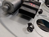 Podnośnik tył lewy Vw Passat B5 3B5839755C sedan