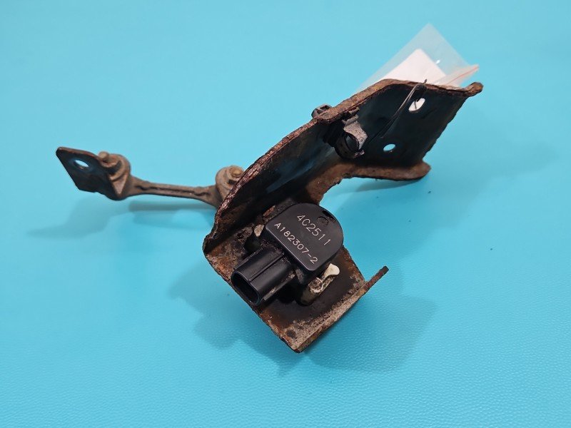 Czujnik poziomowania xenon Suzuki Sx4 S-Cross 13-21 A182307-2 Czujnik poziomowania xenon Suzuki Sx4 S-Cross 13-21 A182307-2