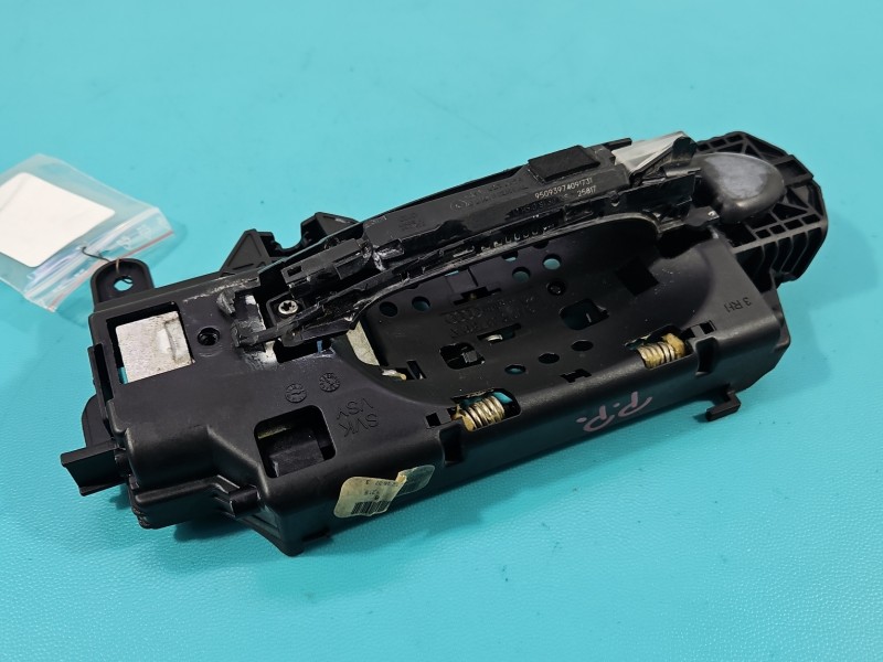 Klamka przód prawa zewnętrzna Audi A4 B9 8W02837812A, 8W0927754
