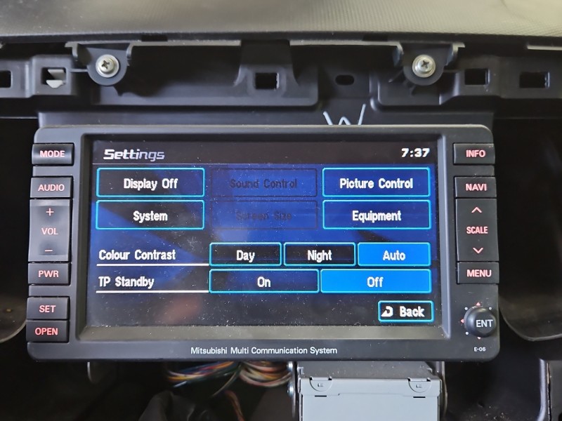 Radio fabryczne Mitsubishi Outlander II 06-13 8750A327 radioodtwarzacz