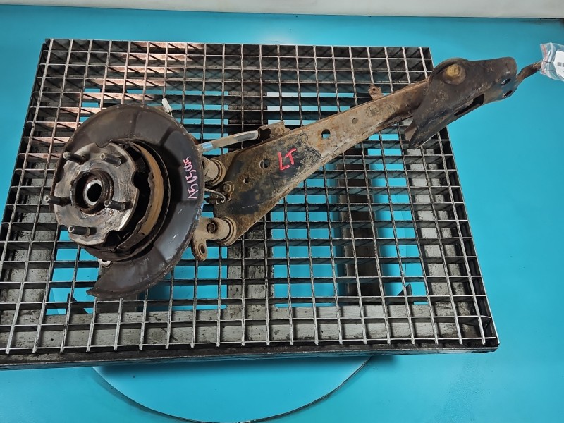 Piasta koła tył lewa zwrotnica łożysko Toyota Rav4 IV 2.0 D4D