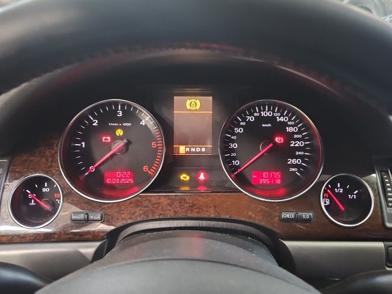 Licznik Audi A8 D3 4E0920901 3.0 tdi EUROPA