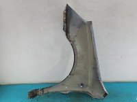 Błotnik przód prawy Kia Carnival II 05-14 srebrny
