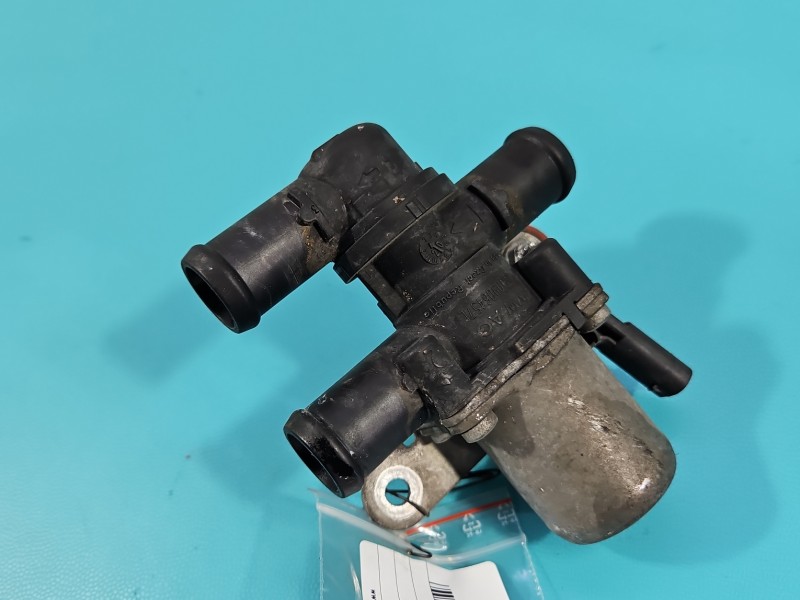 Pompka obiegu wody pompa Audi A4 B9 2.0 TDI 5Q0906457L