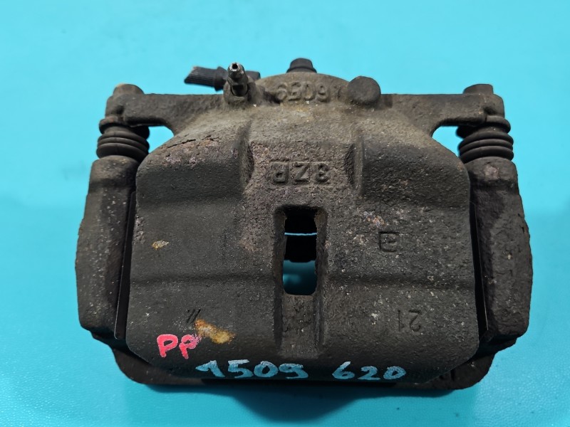 Zacisk przód prawy Nissan X-trail II T31 2.0 dci (M9R1850)