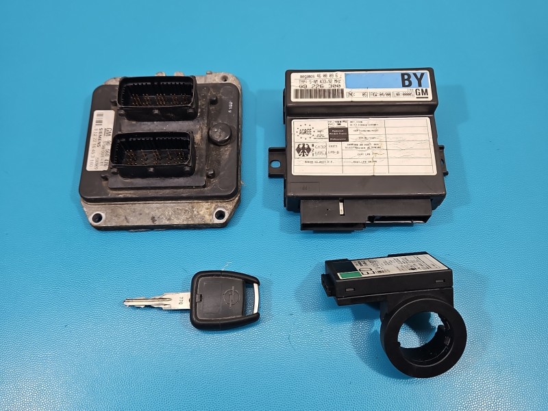 Komputer Sterownik silnika 90560476 Opel Astra II G 1.8 16V