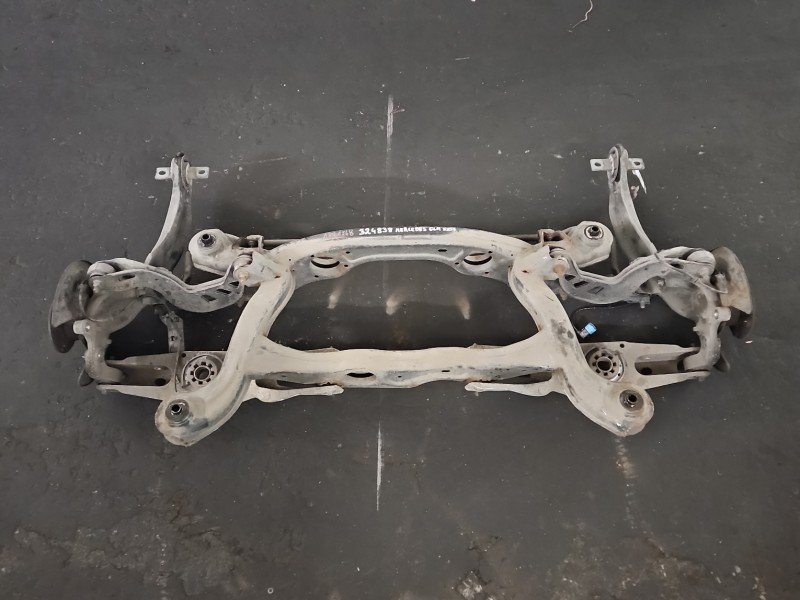 Tylna belka oś tył Mercedes GLA X156 13-19 1.6 T Tylna belka oś tył Mercedes GLA X156 13-19 1.6 T
