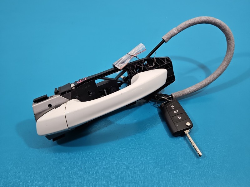 Klamka przód lewa zewnętrzna Skoda Kamiq 5N0837885H