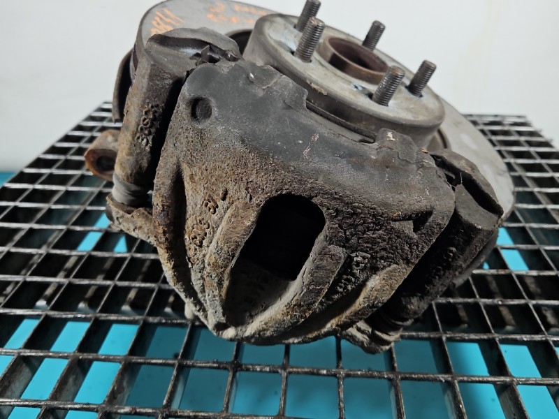 Zacisk przód lewy Toyota Avensis II T25 2.0 d4d